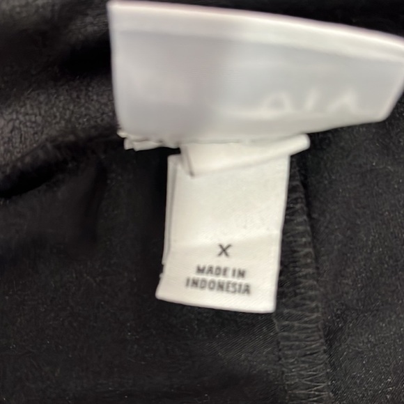 AVA & VIV Black Capri Leggings~NWT - Picture 7 of 7